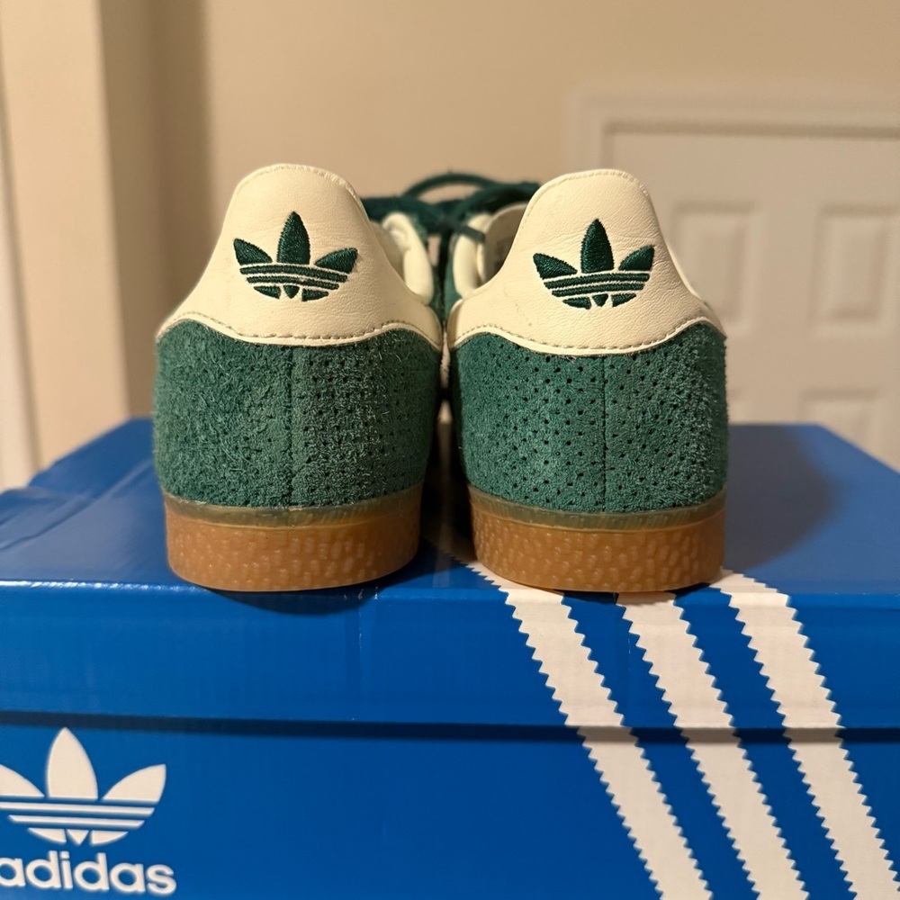 Adidas kids green and white Gazelle Sneaker size 1 - Picture 4 of 10